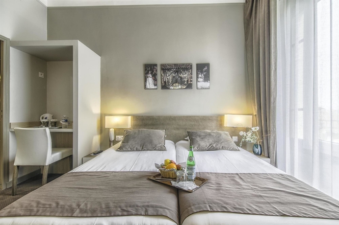 Imagen de la habitación del Hotel Kyriad Orange Centre. Foto 13