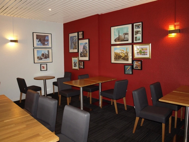 Imagen del bar/restaurante del Hotel Kyriad Orly Athis-Mons. Foto 2