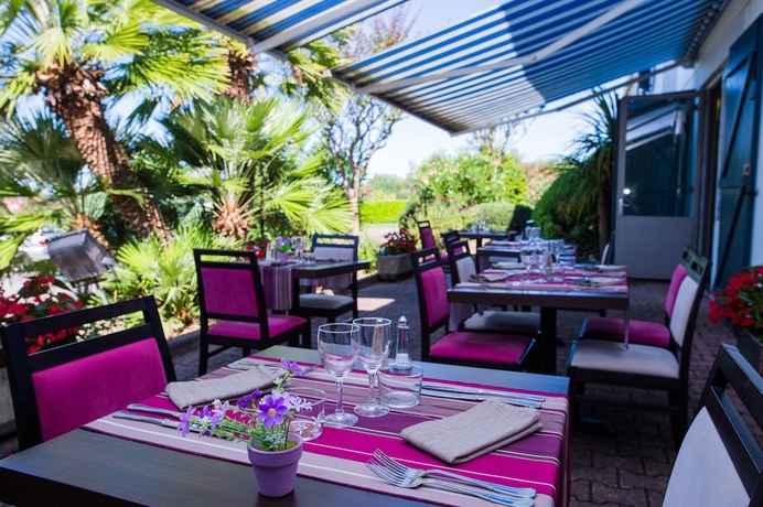 Imagen de la habitación del Hotel Kyriad Orthez. Foto 12