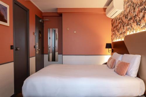 Imagen de la habitación del Hotel Kyriad Paris 10 Canal Saint Martin. Foto 15