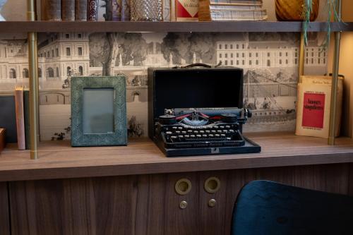 Imagen general del Hotel Kyriad Paris 10 Canal Saint Martin. Foto 12