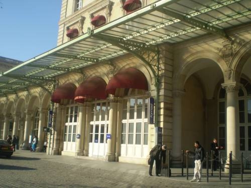 Imagen general del Hotel Kyriad Paris 10 Gare De L'Est. Foto 1