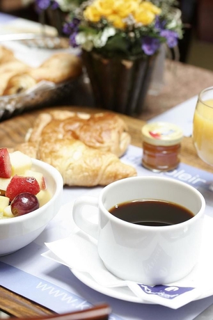 Imagen del bar/restaurante del Hotel Kyriad Paris 13 - Italie Gobelins. Foto 6