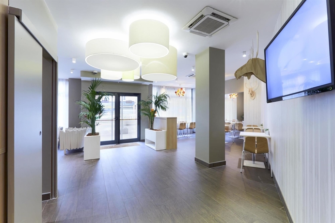 Imagen de los interiores del Hotel Kyriad Paris 18 - Porte de Clignancourt. Foto 16