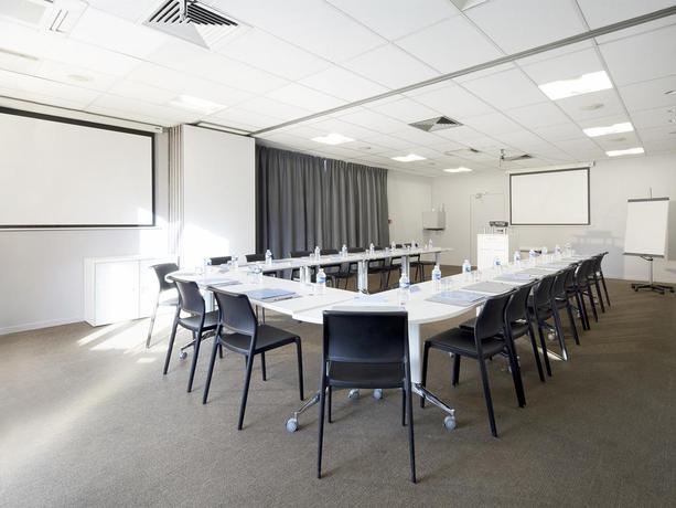 Imagen de los interiores del Hotel Kyriad Paris Ouest - Colombes. Foto 8