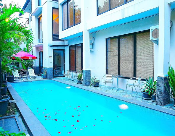 Imagen de los interiores del Hotel Kyriad Pejaten Suites. Foto 8
