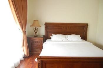 Imagen de los interiores del Hotel Kyriad Pejaten Suites. Foto 11