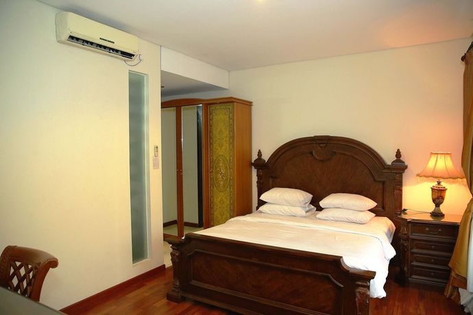 Imagen de la habitación del Hotel Kyriad Pejaten Suites. Foto 5