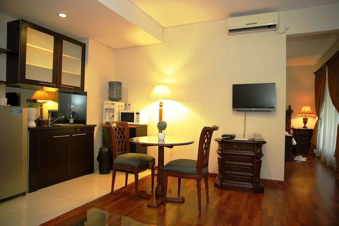 Imagen de la habitación del Hotel Kyriad Pejaten Suites. Foto 7