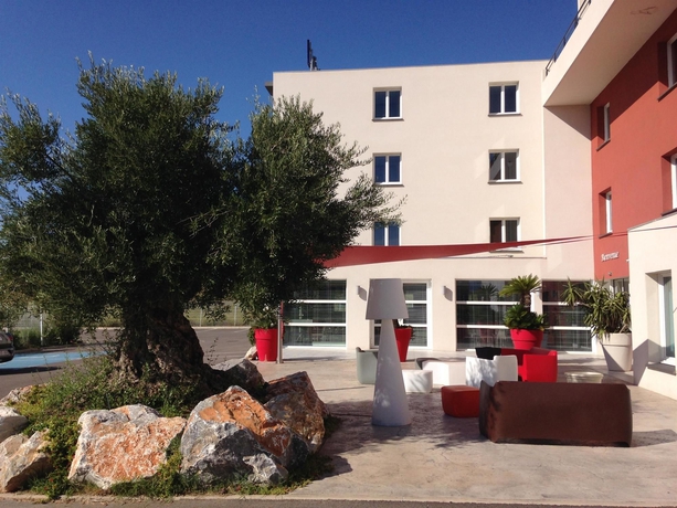 Imagen de los exteriores del Hotel Kyriad Perpignan Sud. Foto 12