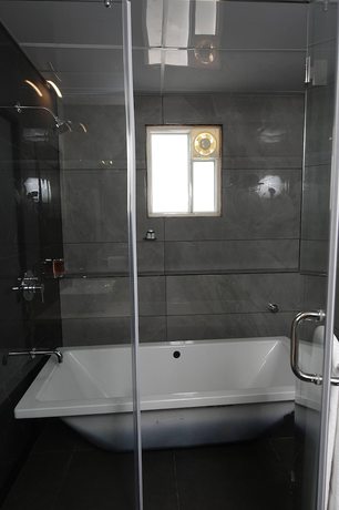 Imagen de la habitación del Hotel Kyriad Pimpri. Foto 7