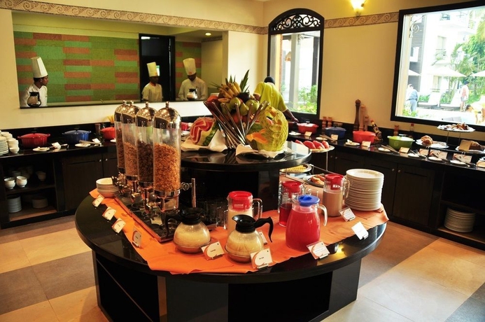 Imagen del bar/restaurante del Hotel Kyriad Prestige Calangute Goa. Foto 4
