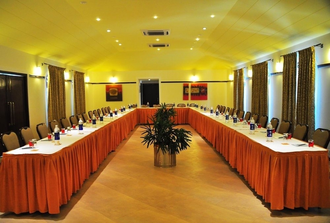 Imagen de los interiores del Hotel Kyriad Prestige Calangute Goa. Foto 9