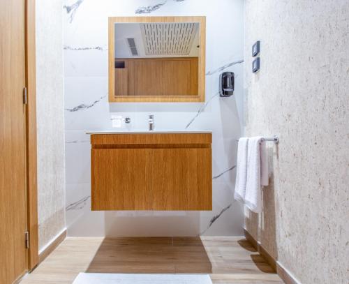 Imagen de la habitación del Hotel Kyriad Prestige City Center Tunis. Foto 5