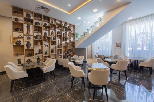 Imagen de los interiores del Hotel Kyriad Prestige City Center Tunis. Foto 8