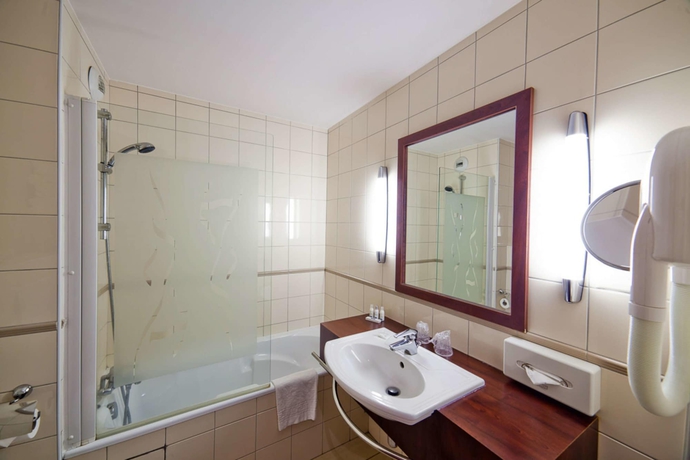 Imagen de la habitación del Hotel Kyriad Prestige Clermont-ferrand. Foto 9