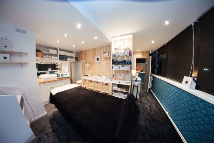 Imagen de la piscina del Hotel Kyriad Prestige Clermont-ferrand. Foto 18