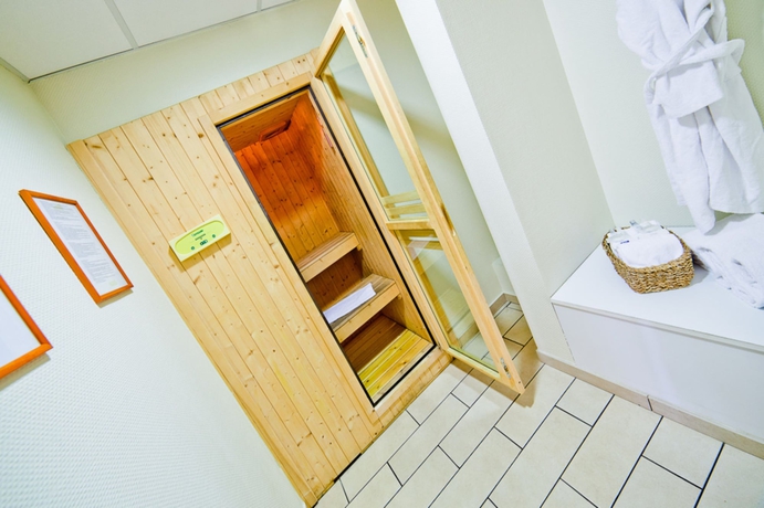 Imagen de la piscina del Hotel Kyriad Prestige Clermont-ferrand. Foto 19