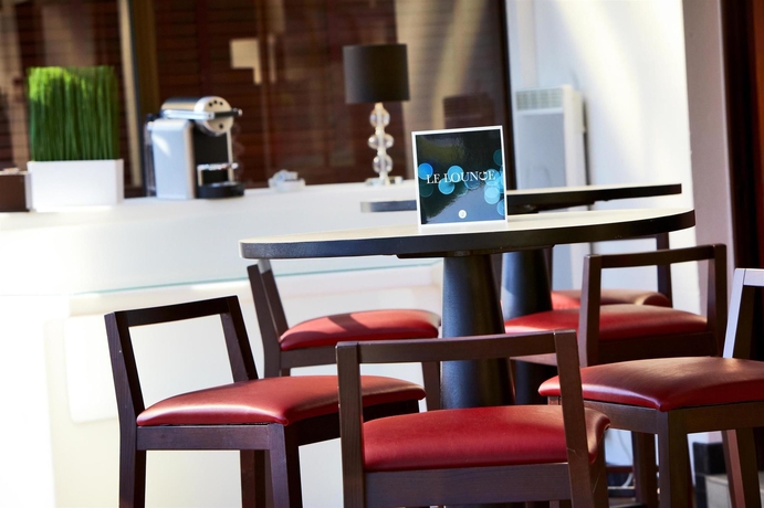 Imagen del bar/restaurante del Hotel Kyriad Prestige Compiègne. Foto 3