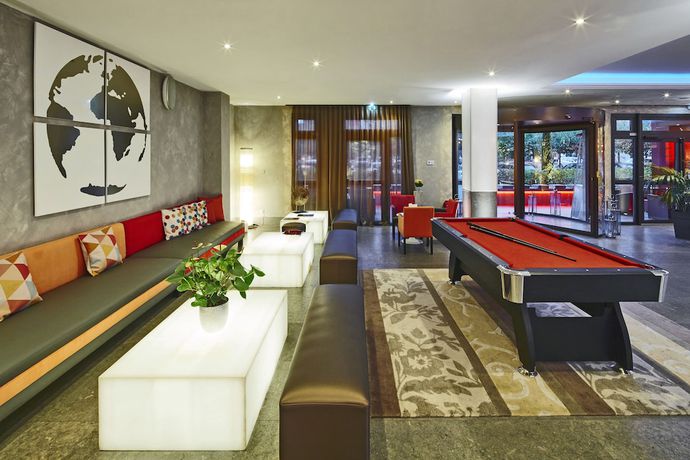 Imagen del bar/restaurante del Hotel Kyriad Prestige Lyon Est - Saint Priest Eurexpo and Spa. Foto 2