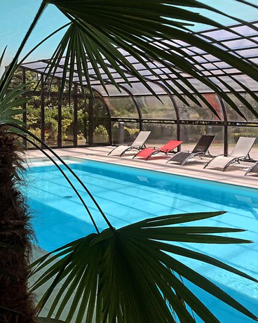 Imagen de la piscina del Hotel Kyriad Prestige Residence and Spa Cabourg - Dives-sur-mer. Foto 17