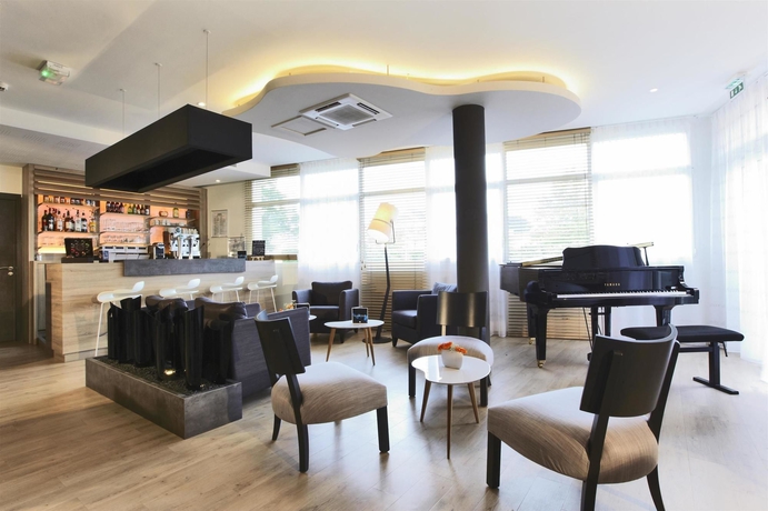 Imagen del bar/restaurante del Hotel Kyriad Prestige Vannes Centre - Palais Des Arts. Foto 10