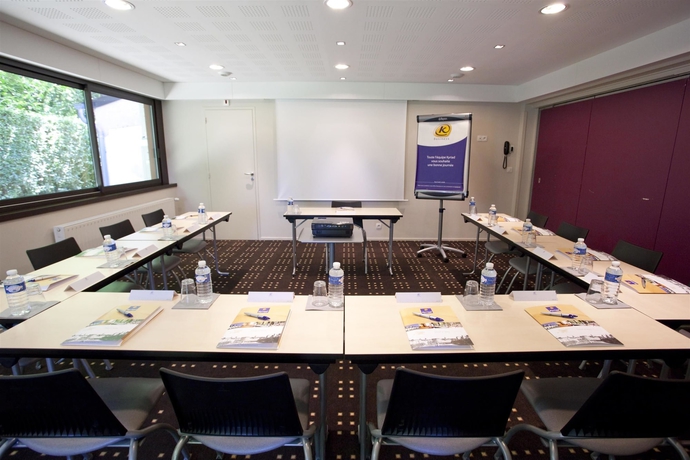 Imagen de los interiores del Hotel Kyriad Rennes Nord. Foto 12