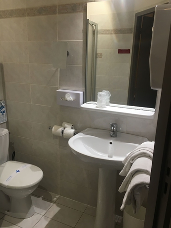 Imagen de la habitación del Hotel Kyriad Rodez. Foto 13