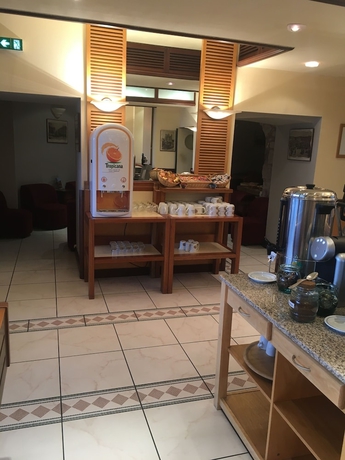 Imagen del bar/restaurante del Hotel Kyriad Rodez. Foto 3