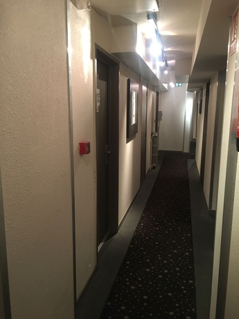 Imagen de los interiores del Hotel Kyriad Rodez. Foto 19