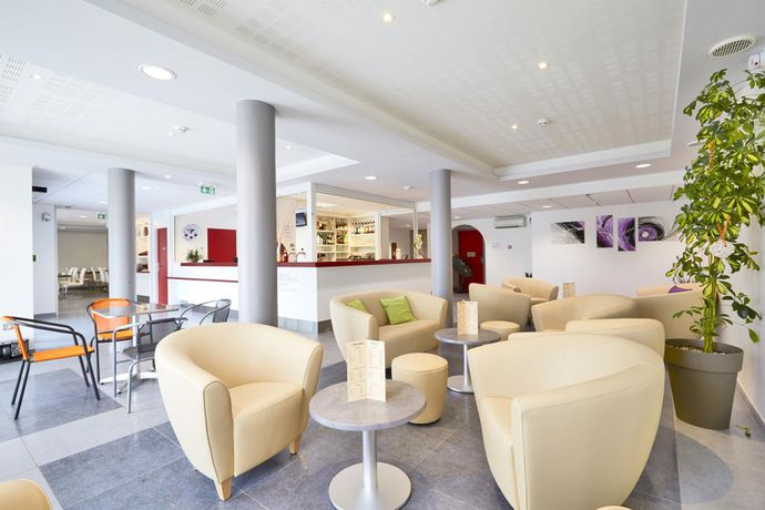 Imagen de los interiores del Hotel Kyriad Saint Chely D'apcher - Aire De La Loz&egrave;re. Foto 13