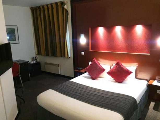 Imagen de la habitación del Hotel Kyriad Saint Fargeau Ponthierry Apollonia. Foto 15