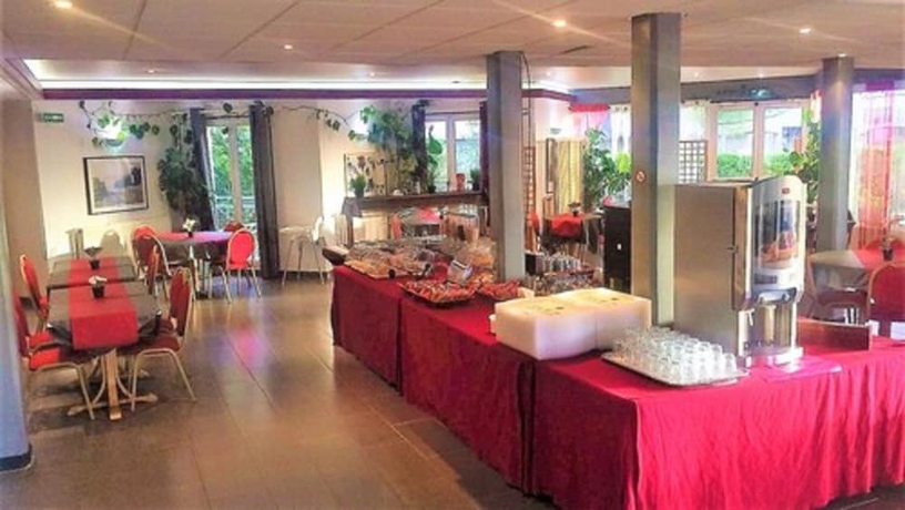 Imagen del bar/restaurante del Hotel Kyriad Saint Fargeau Ponthierry Apollonia. Foto 7