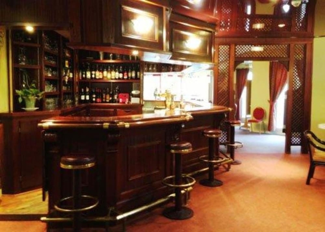 Imagen del bar/restaurante del Hotel Kyriad Saint Fargeau Ponthierry Apollonia. Foto 8