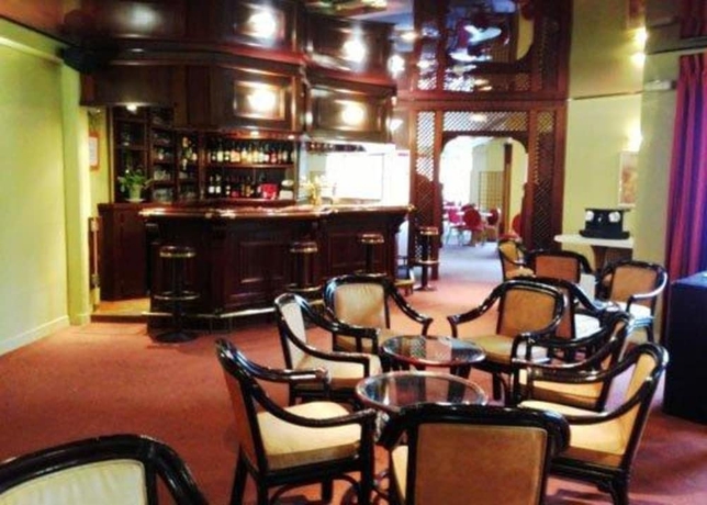 Imagen del bar/restaurante del Hotel Kyriad Saint Fargeau Ponthierry Apollonia. Foto 9