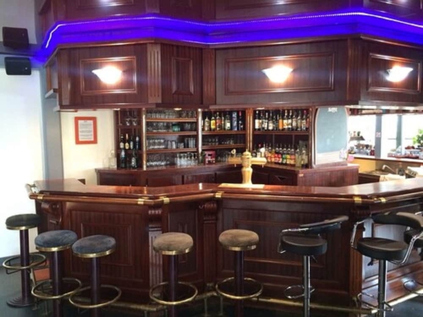 Imagen del bar/restaurante del Hotel Kyriad Saint Fargeau Ponthierry Apollonia. Foto 10