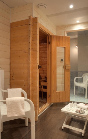 Imagen de la piscina del Hotel Kyriad Saint Malo Centre Plage. Foto 6