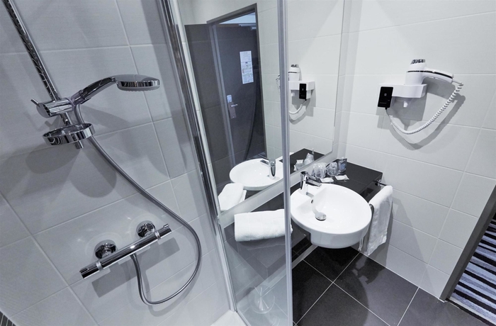 Imagen de la habitación del Hotel Kyriad Saint Quentin En Yvelines - Montigny. Foto 7