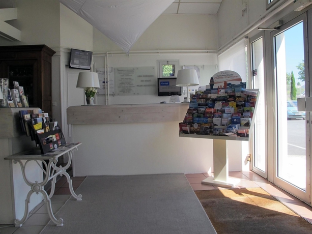 Imagen de los interiores del Hotel Kyriad Saintes. Foto 11