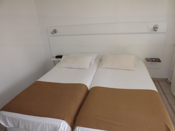 Imagen de la habitación del Hotel Kyriad Saintes. Foto 7