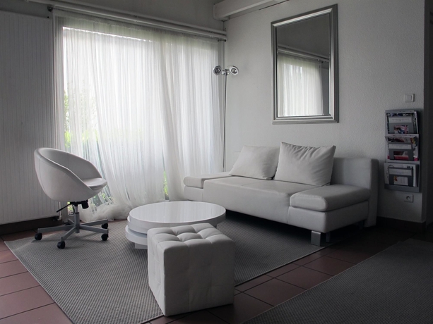 Imagen de los interiores del Hotel Kyriad Saintes. Foto 12