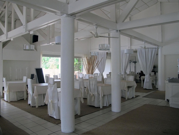 Imagen del bar/restaurante del Hotel Kyriad Saintes. Foto 5