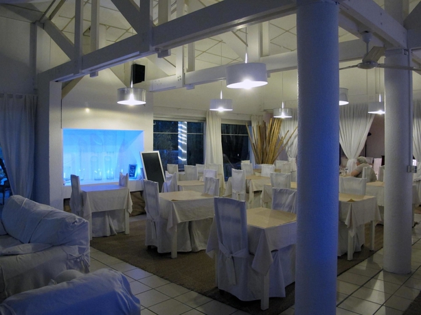 Imagen del bar/restaurante del Hotel Kyriad Saintes. Foto 6