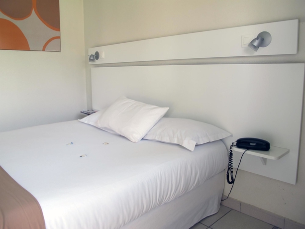 Imagen de la habitación del Hotel Kyriad Saintes. Foto 8