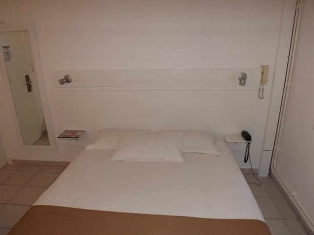 Imagen de la habitación del Hotel Kyriad Saintes. Foto 9