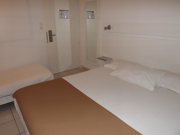 Imagen de la habitación del Hotel Kyriad Saintes. Foto 10