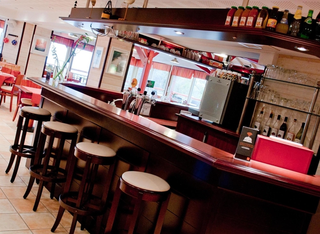 Imagen del bar/restaurante del Hotel Kyriad Saint-malo Ouest-dinard. Foto 2