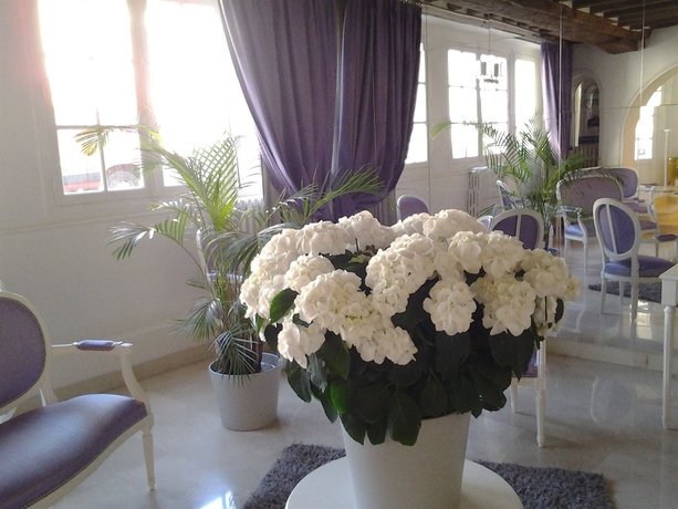 Imagen de los interiores del Hotel Kyriad Saumur. Foto 12