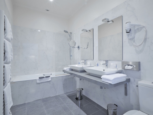 Imagen de la habitación del Hotel Kyriad Saumur. Foto 5