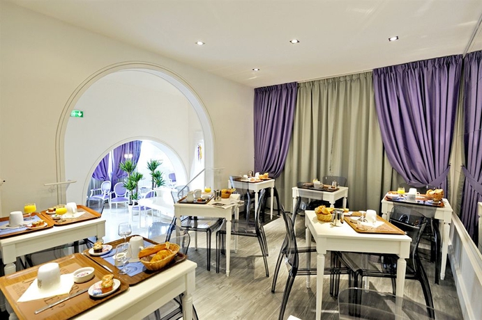 Imagen del bar/restaurante del Hotel Kyriad Saumur. Foto 3